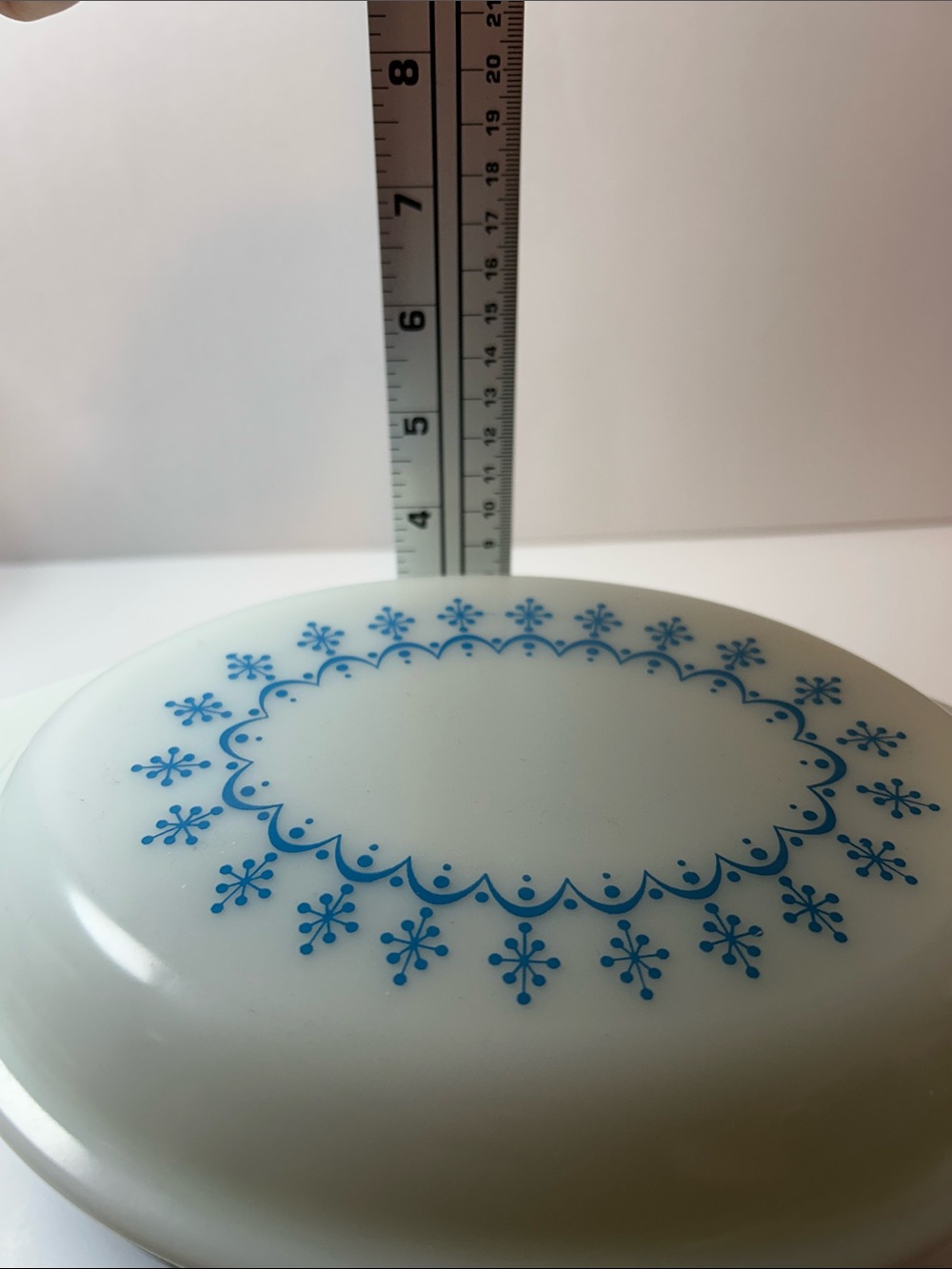Vintage PYREX SNOWFLAKE Garland Casserole Dish W/Lid 1.5 QT. 043. #8 - Picture 11 of 17